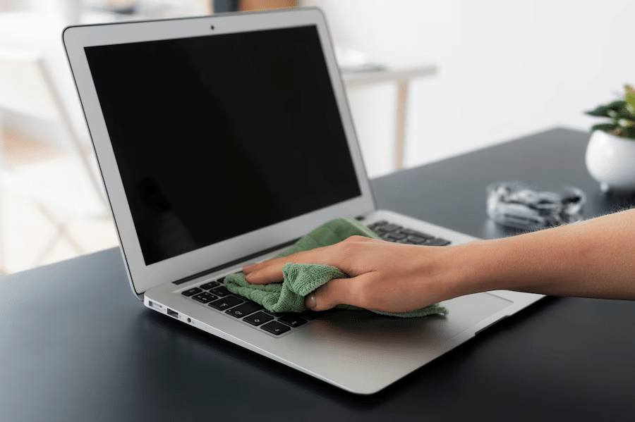 Laptop-Screen-Cleaning-Tips